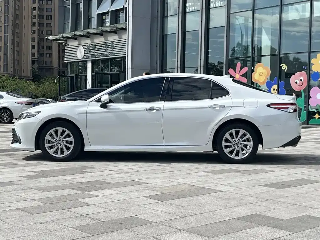 Toyota Camry — фото 8