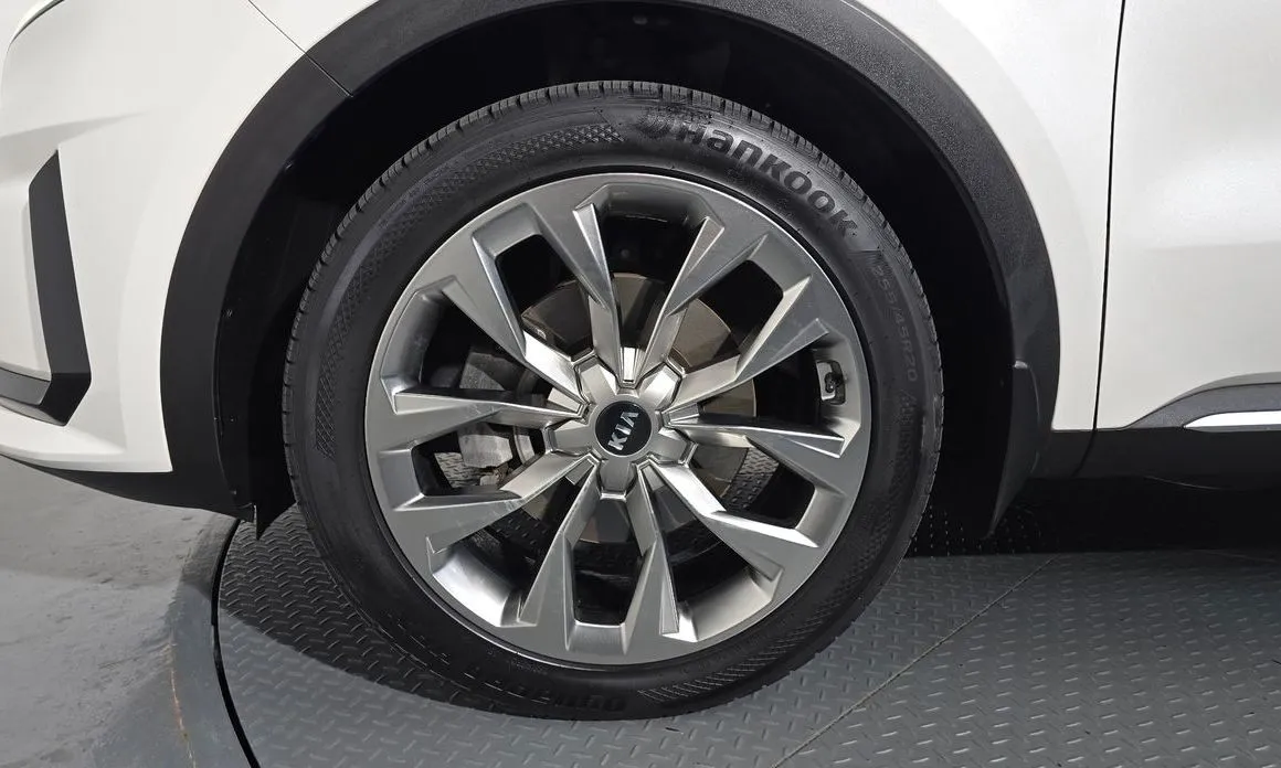 Kia Sorento — фото 9