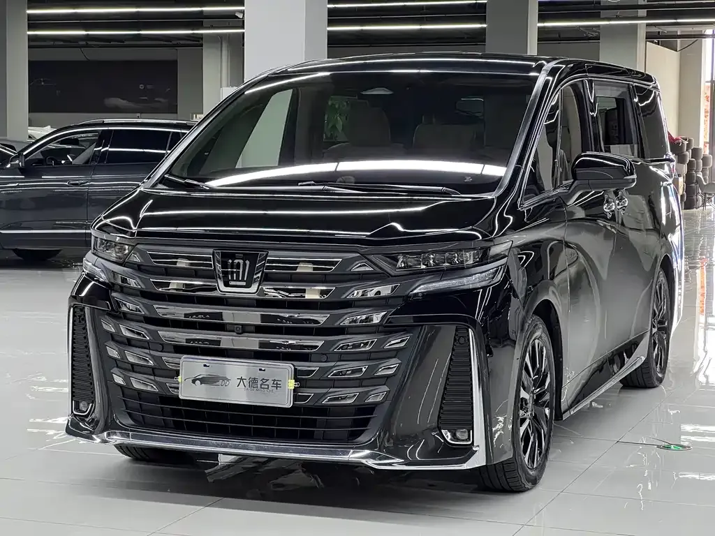 Toyota Vellfire — фото 1