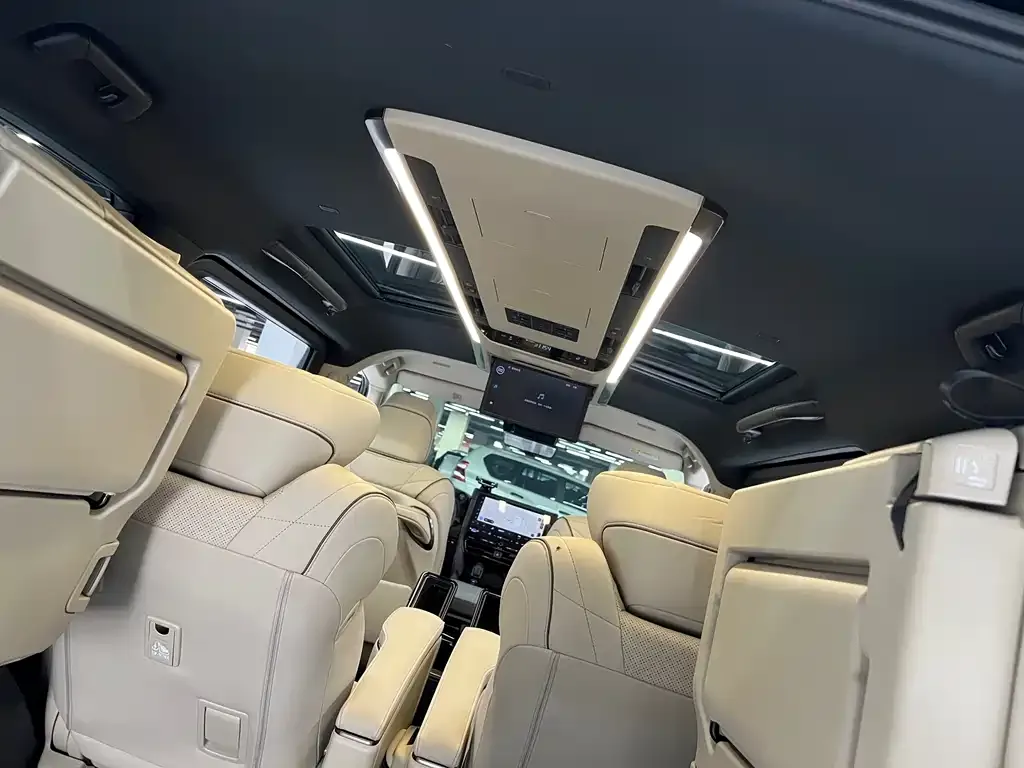 Toyota Vellfire — фото 2