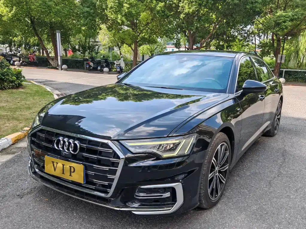Audi A6L — фото 1