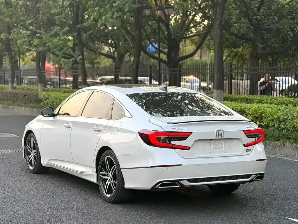 Honda Accord — фото 9
