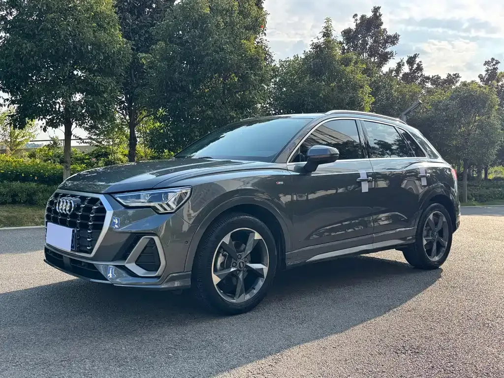 Audi Q3 — фото 1