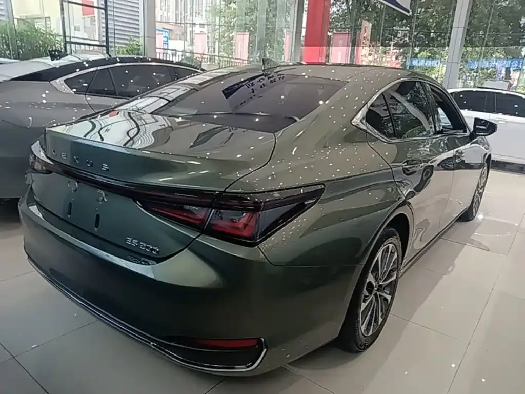 Lexus ES — фото 7