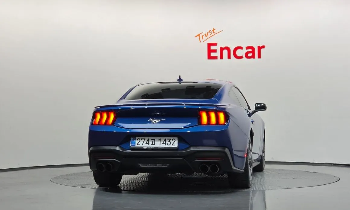 Ford Mustang — фото 5