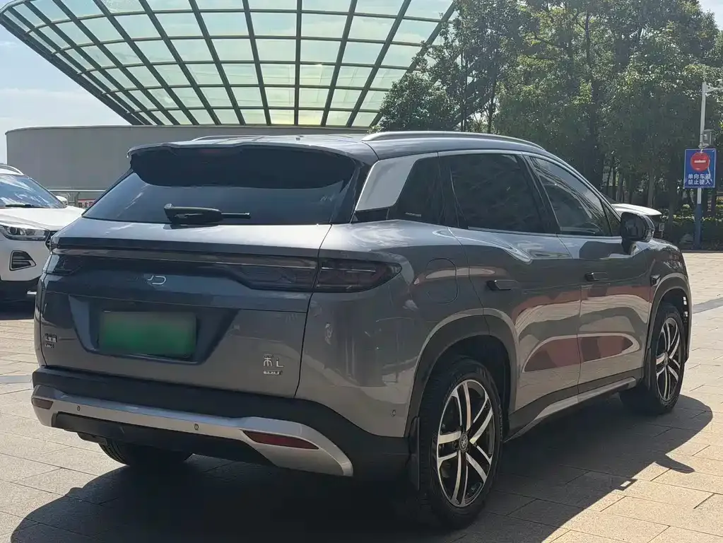 BYD L DM-i — фото 10