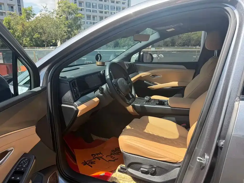 BYD L DM-i — фото 8
