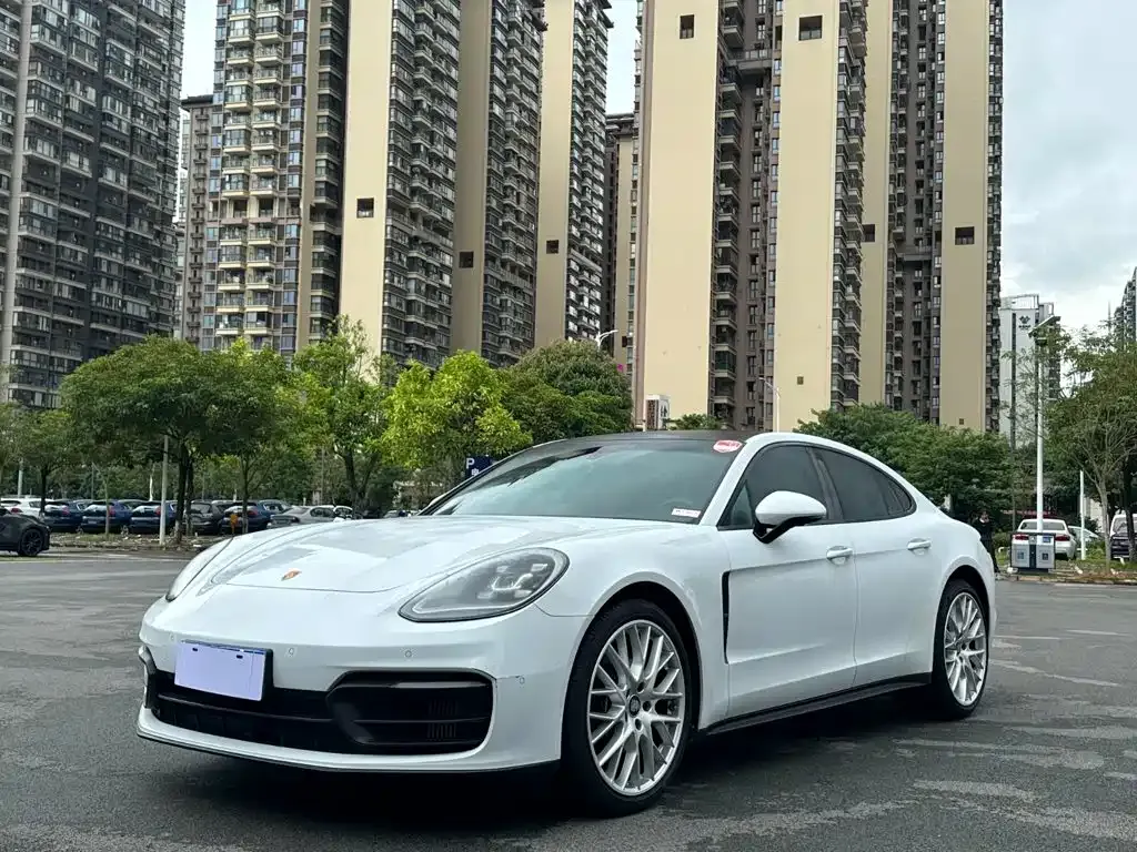 Porsche Panamera — фото 1