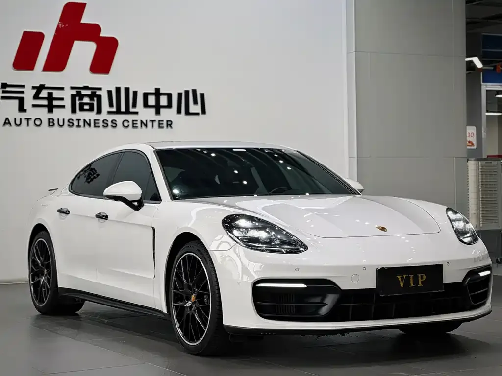 Porsche Panamera — фото 1