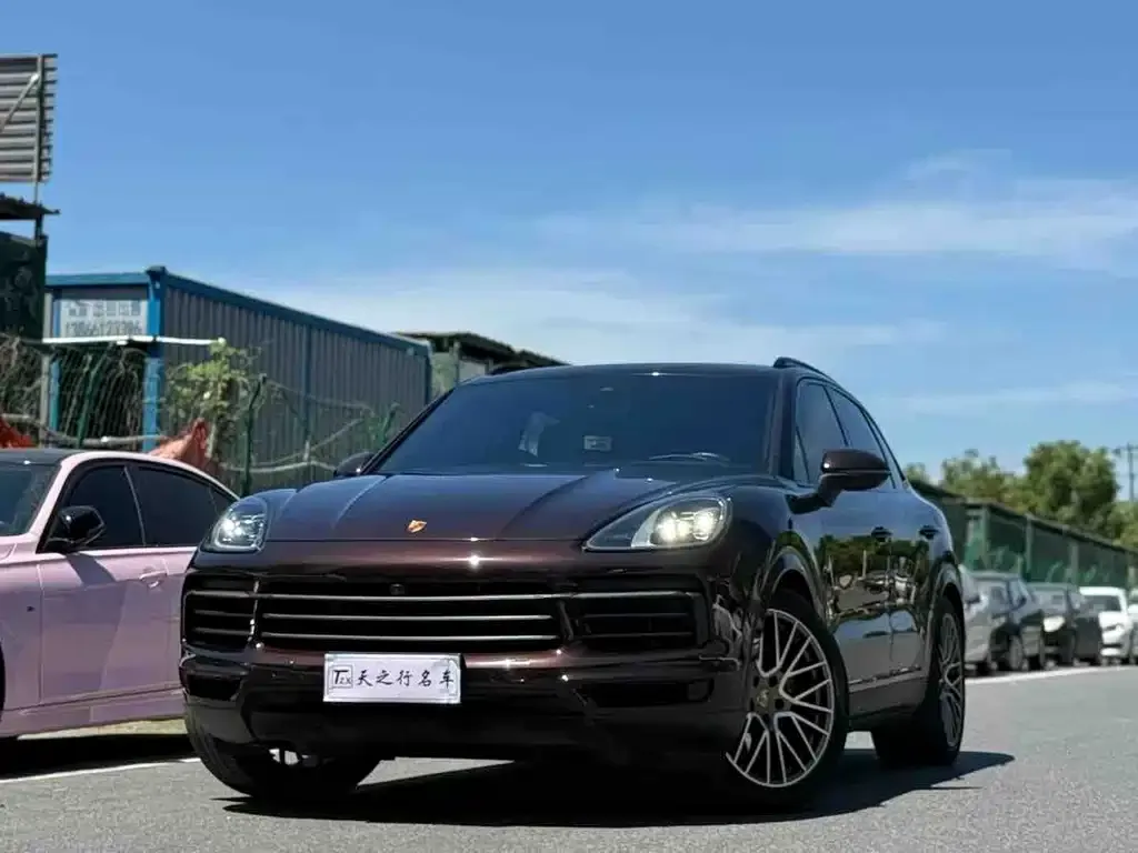 Porsche Cayenne — фото 1