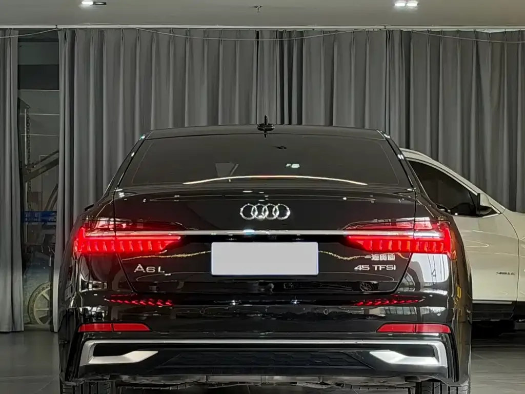 Audi A6L — фото 8