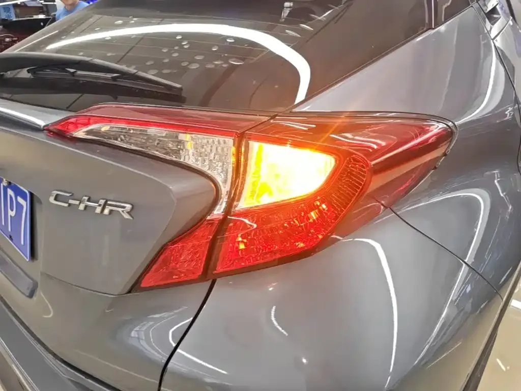 Toyota C-HR — фото 9