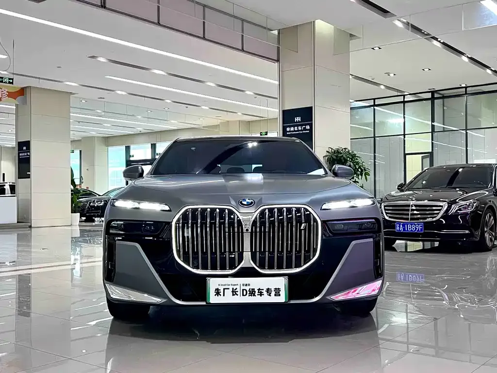 BMW i7 — фото 6