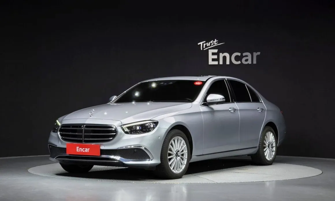 Mercedes-Benz E-Class — фото 1