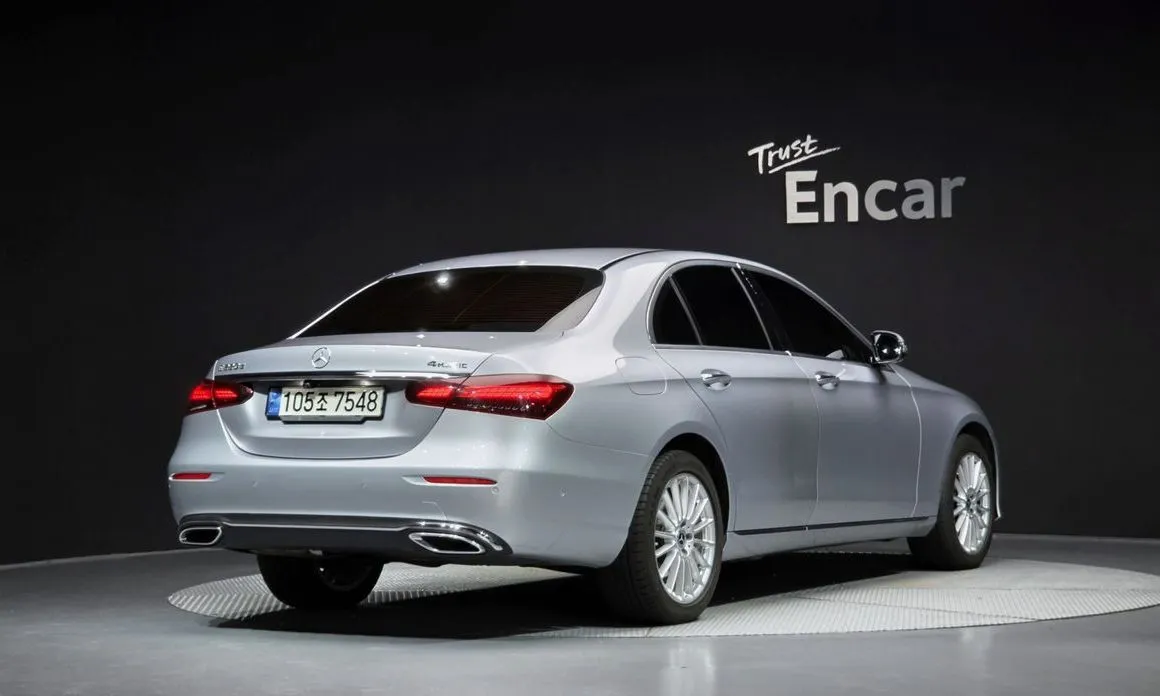 Mercedes-Benz E-Class — фото 4