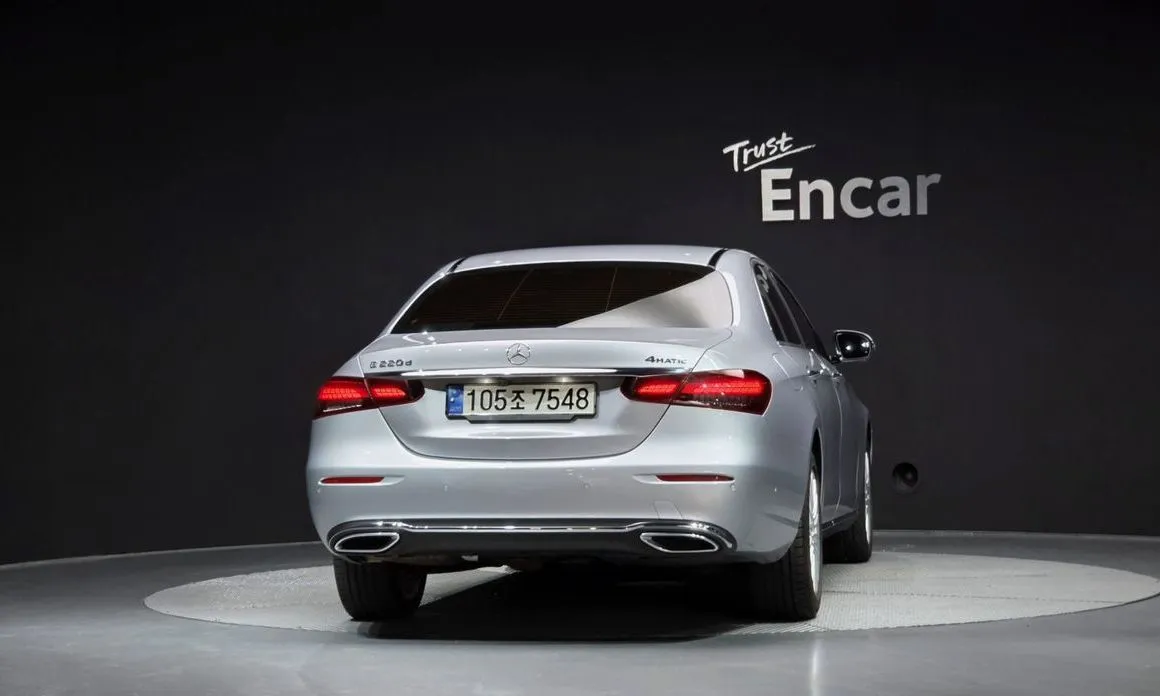 Mercedes-Benz E-Class — фото 6
