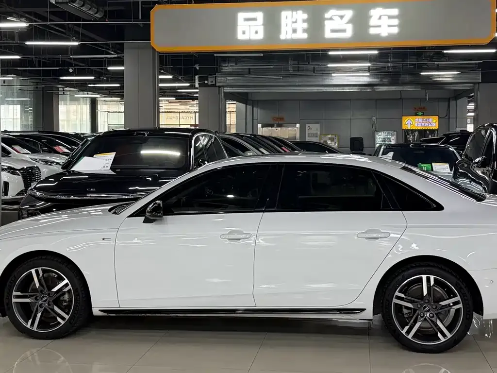 Audi A4L — фото 5