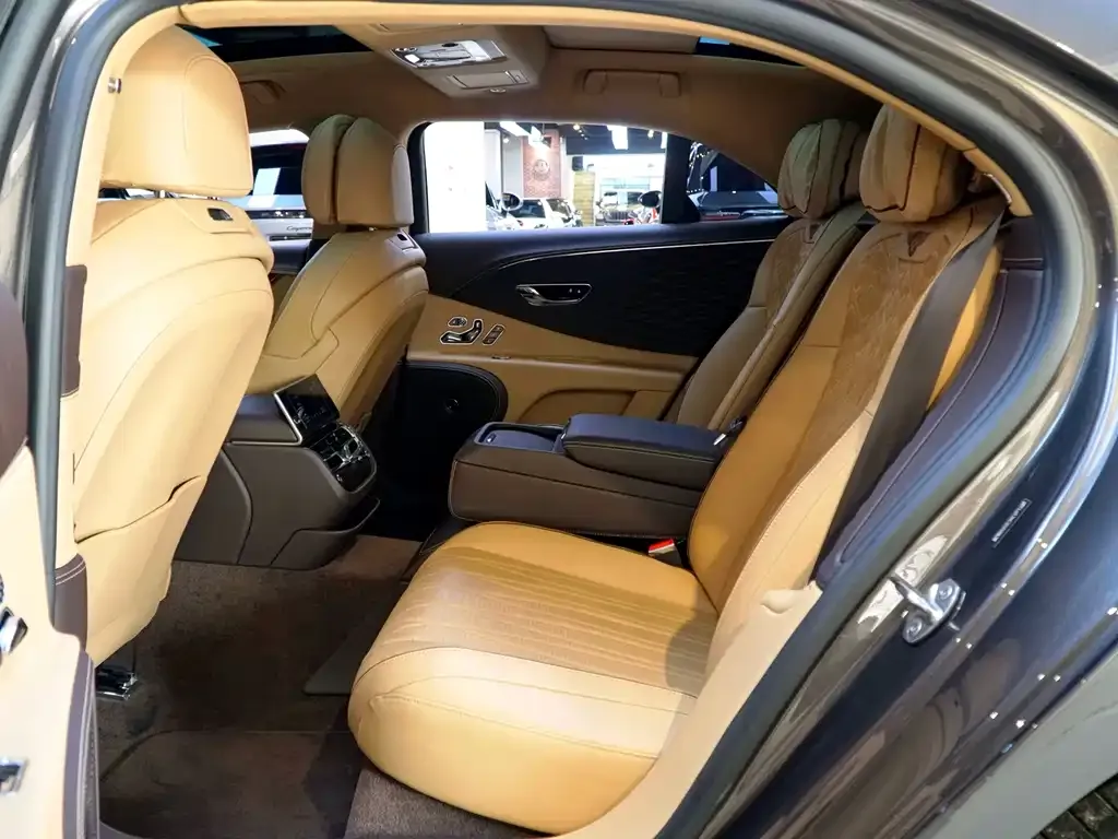 Bentley Flying Spur — фото 6