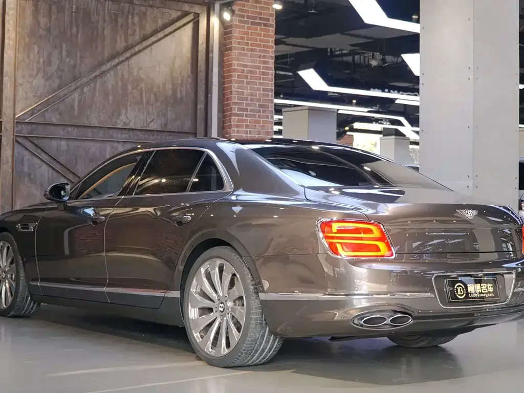 Bentley Flying Spur — фото 8