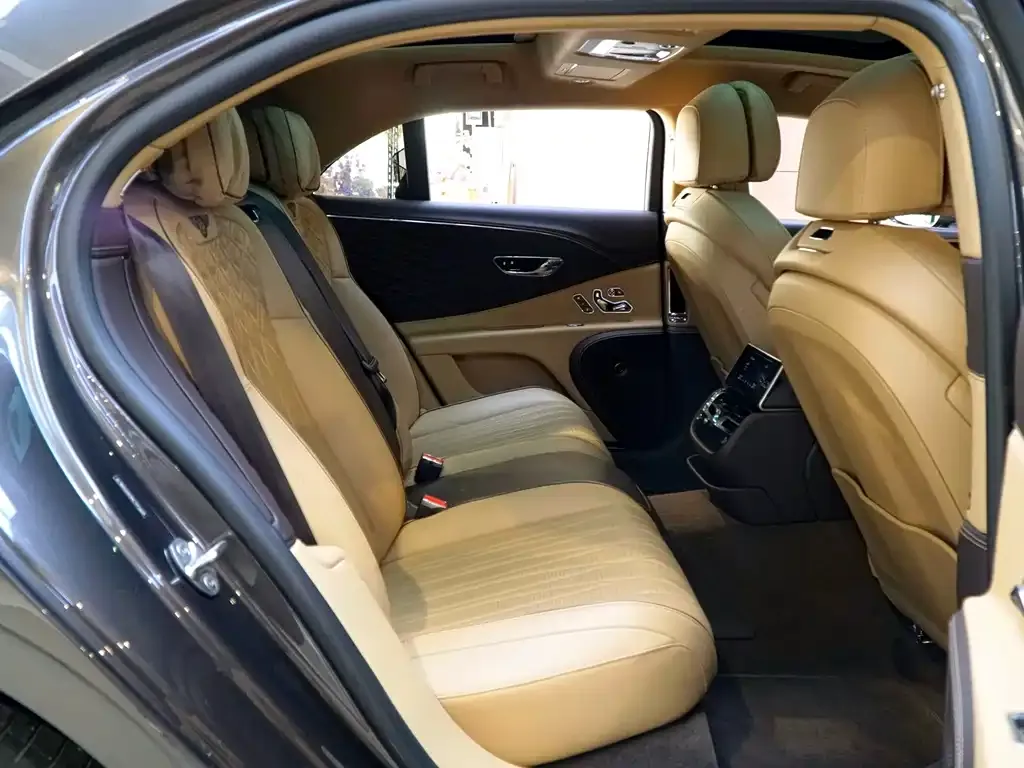 Bentley Flying Spur — фото 2