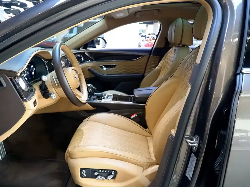 Bentley Flying Spur — фото 4