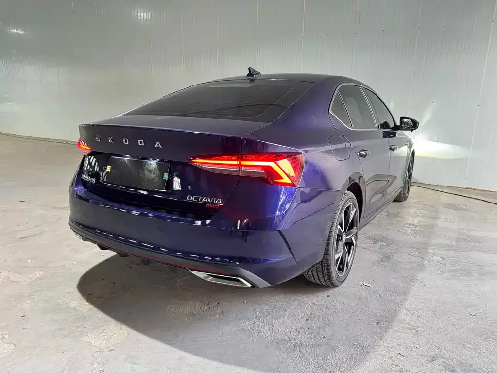 Skoda Octavia — фото 8