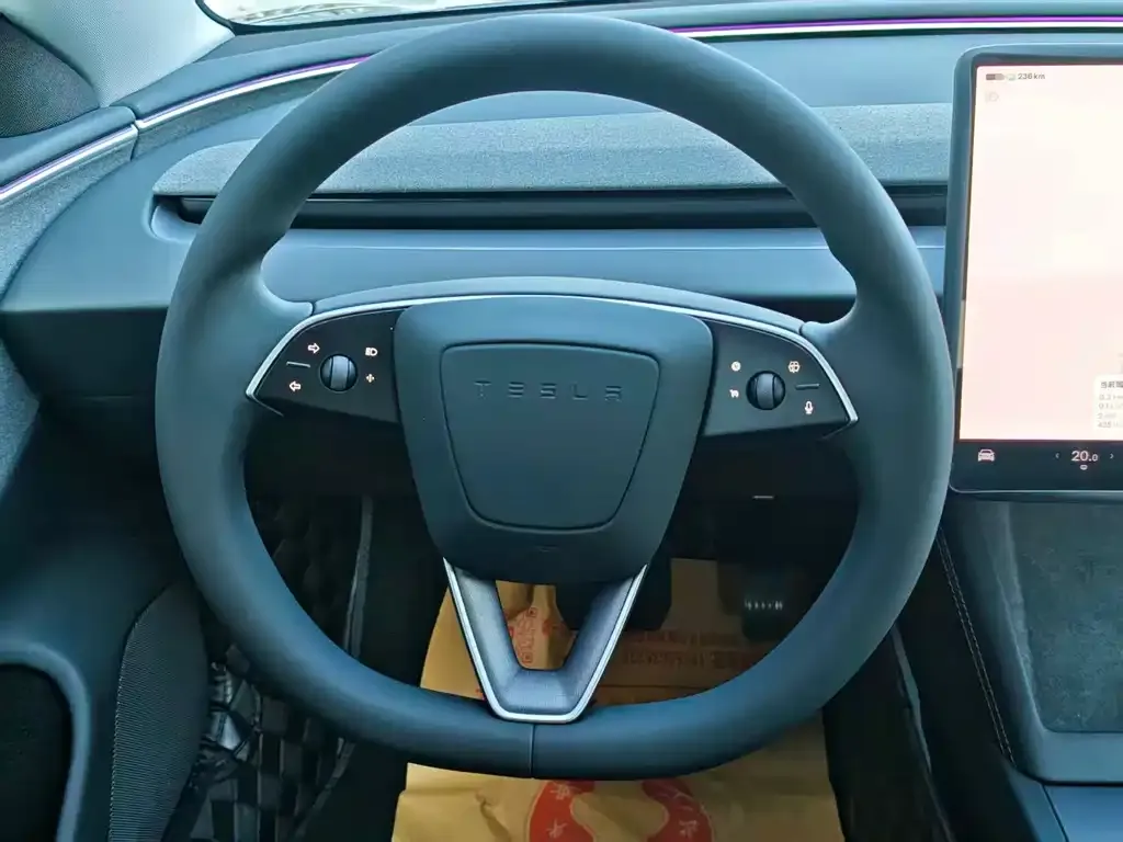 Tesla Model 3 — фото 3