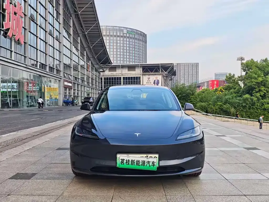 Tesla Model 3 — фото 5
