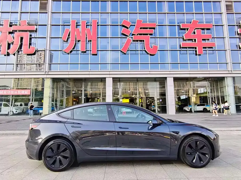 Tesla Model 3 — фото 10