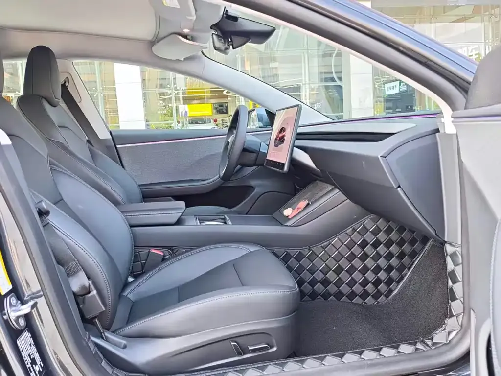Tesla Model 3 — фото 2
