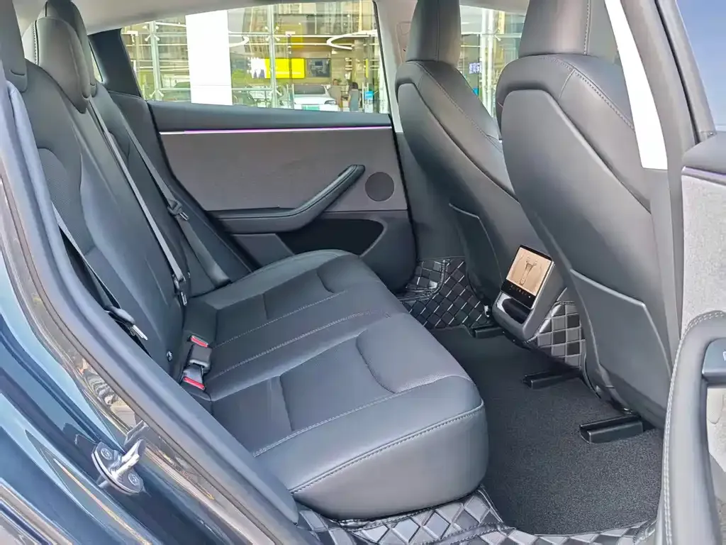 Tesla Model 3 — фото 4