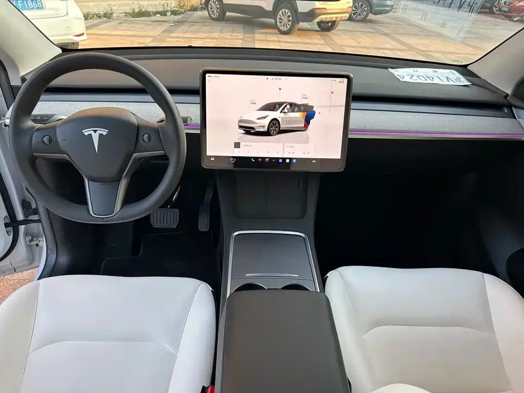 Tesla Model Y — фото 6