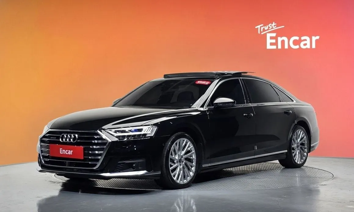 Audi A8 — фото 1