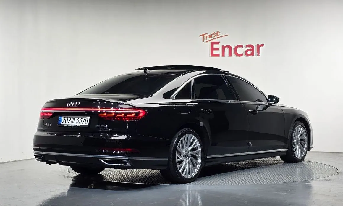 Audi A8 — фото 5
