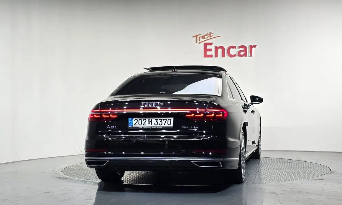 Audi A8 — фото 10