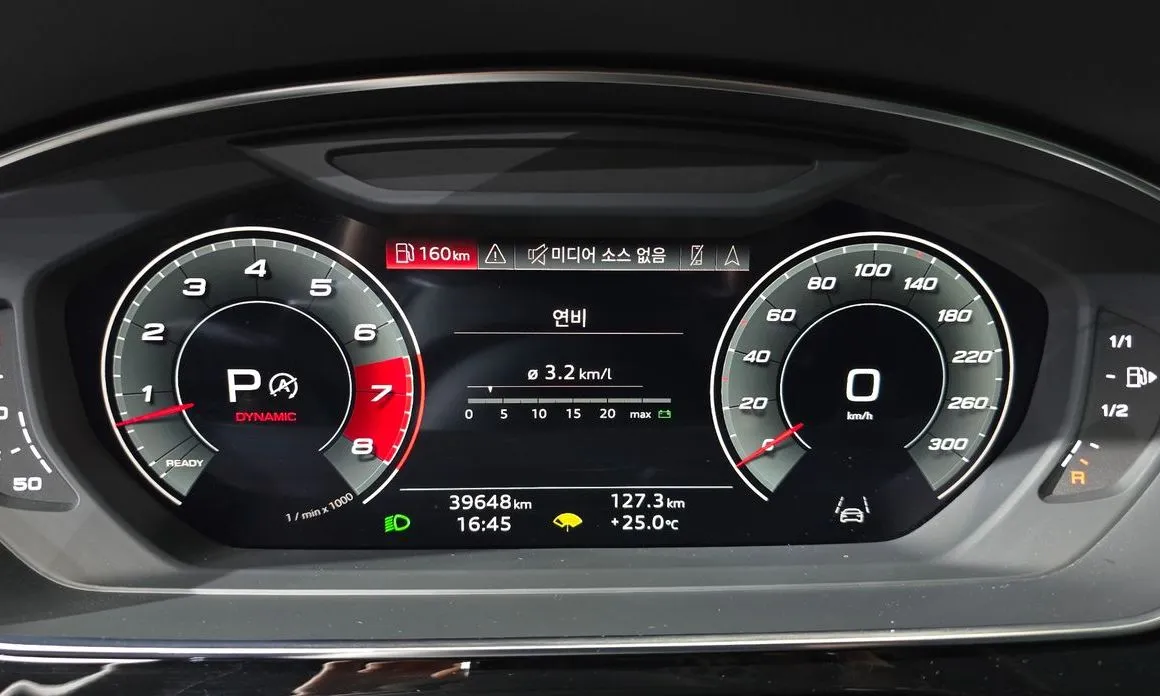 Audi A8 — фото 7