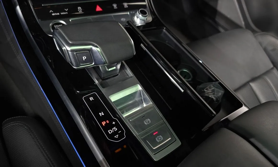 Audi A8 — фото 3