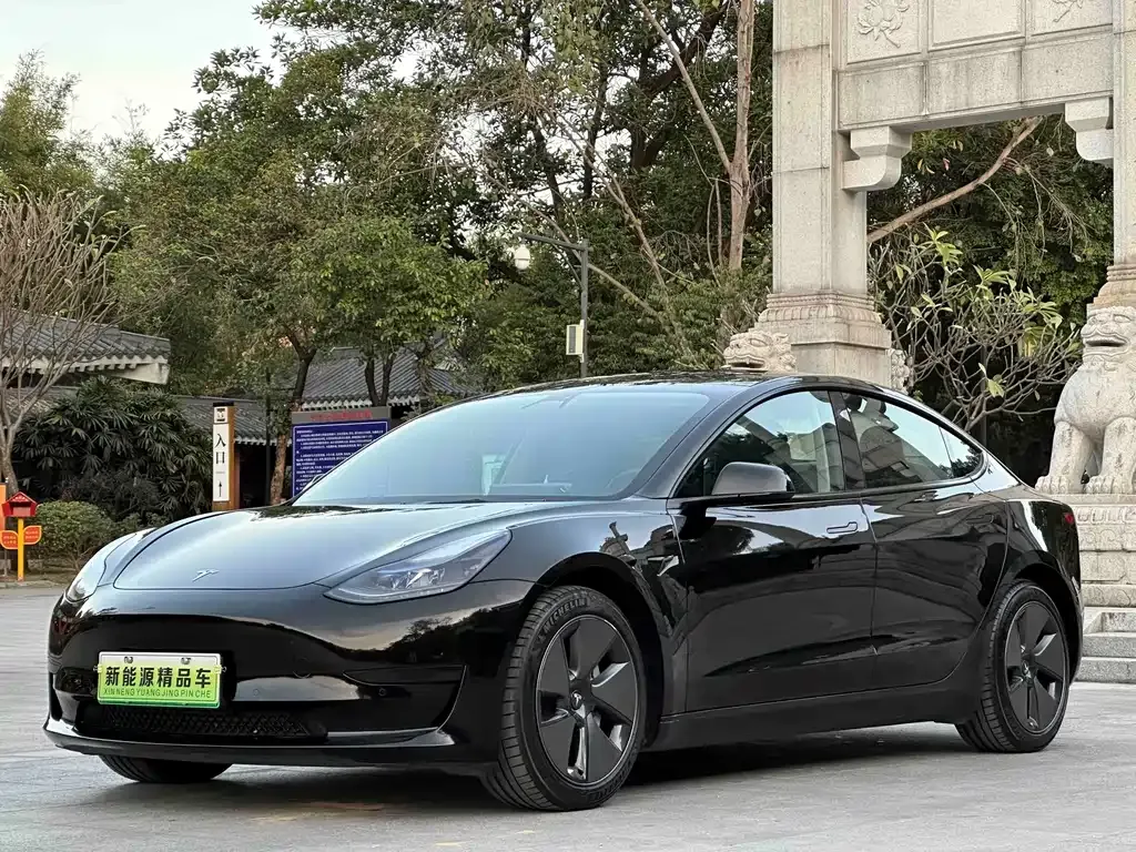Tesla Model 3 — фото 1