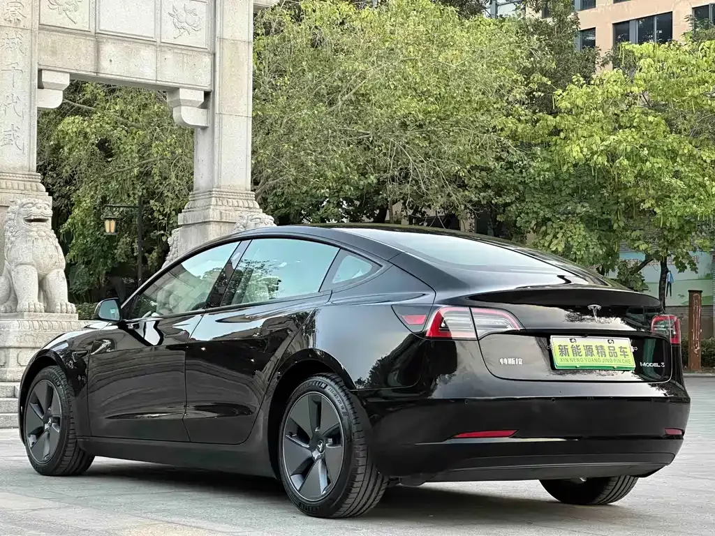 Tesla Model 3 — фото 8
