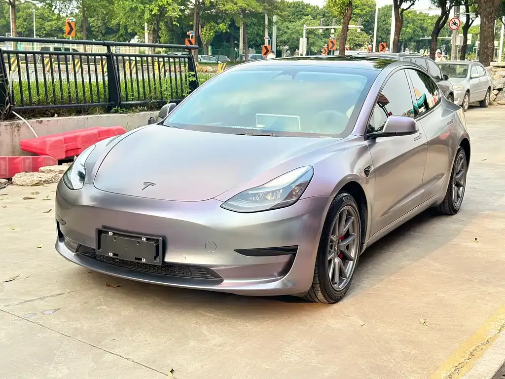 Tesla Model 3 — фото 1