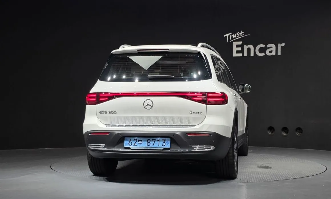 Mercedes-Benz EQB — фото 8