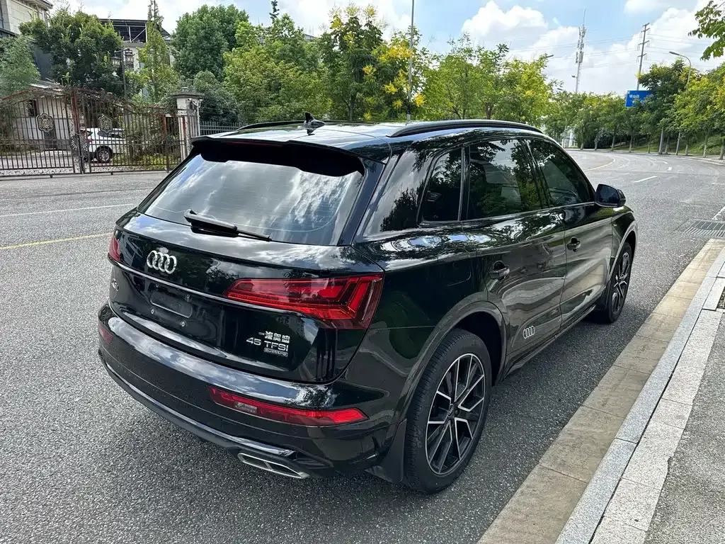 Audi Q5L — фото 3