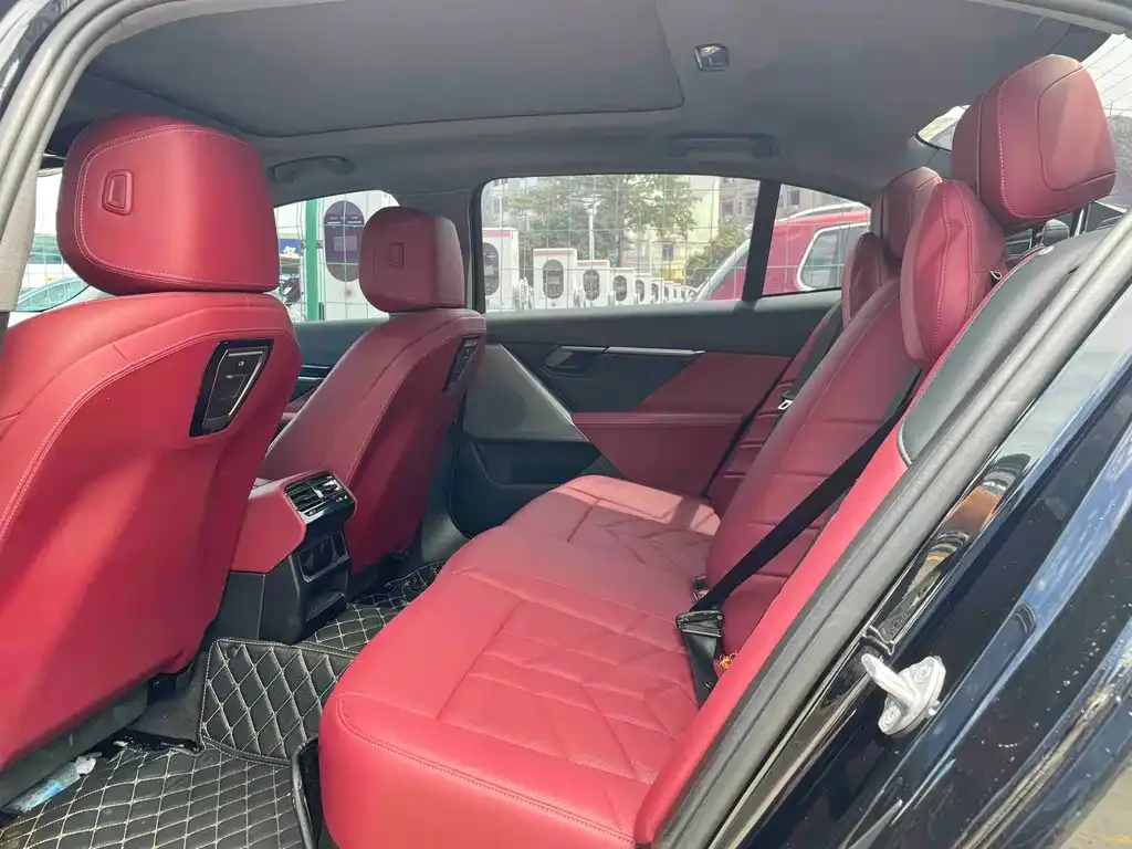 BMW i5 — фото 2