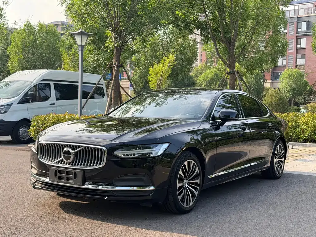 Volvo S90 — фото 1