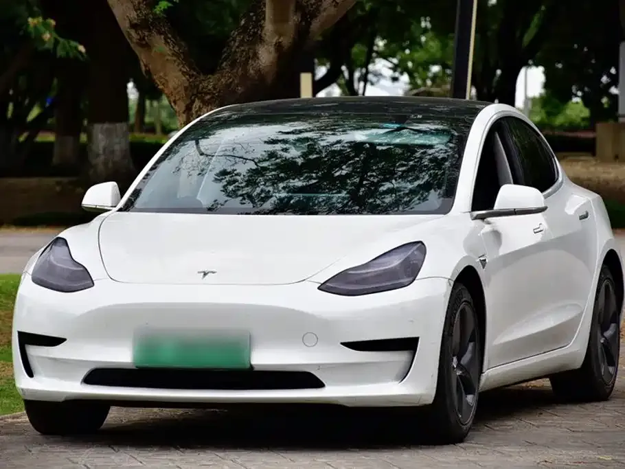 Tesla Model 3 — фото 1