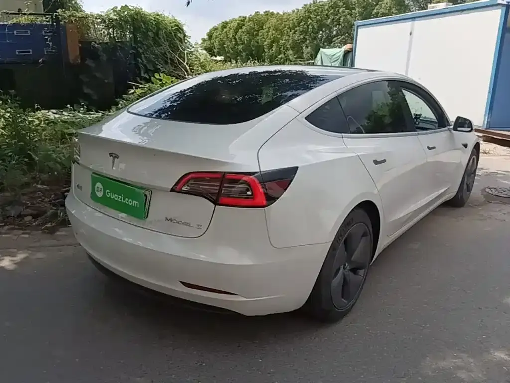 Tesla Model 3 — фото 5