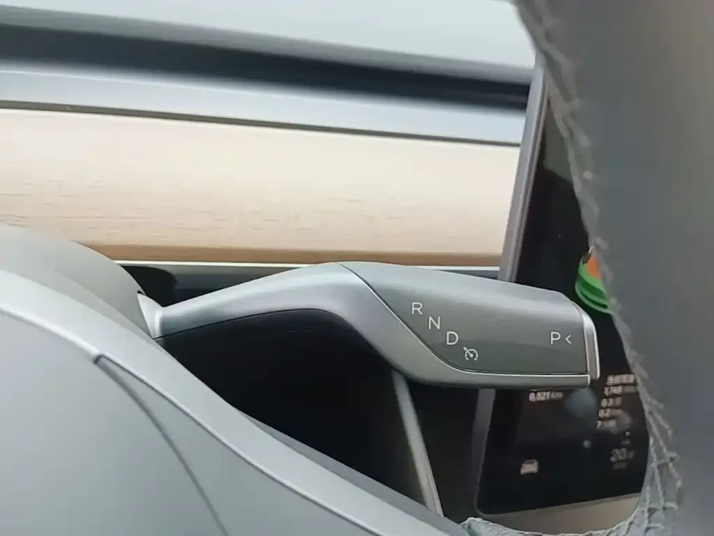Tesla Model 3 — фото 4