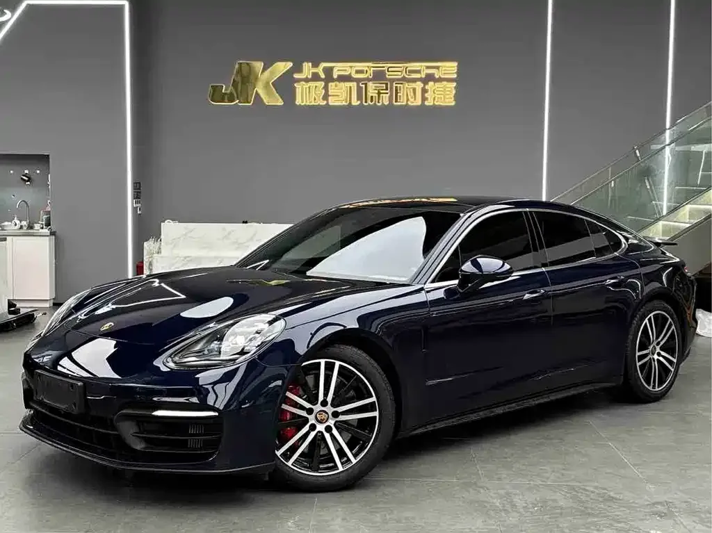 Porsche Panamera — фото 1
