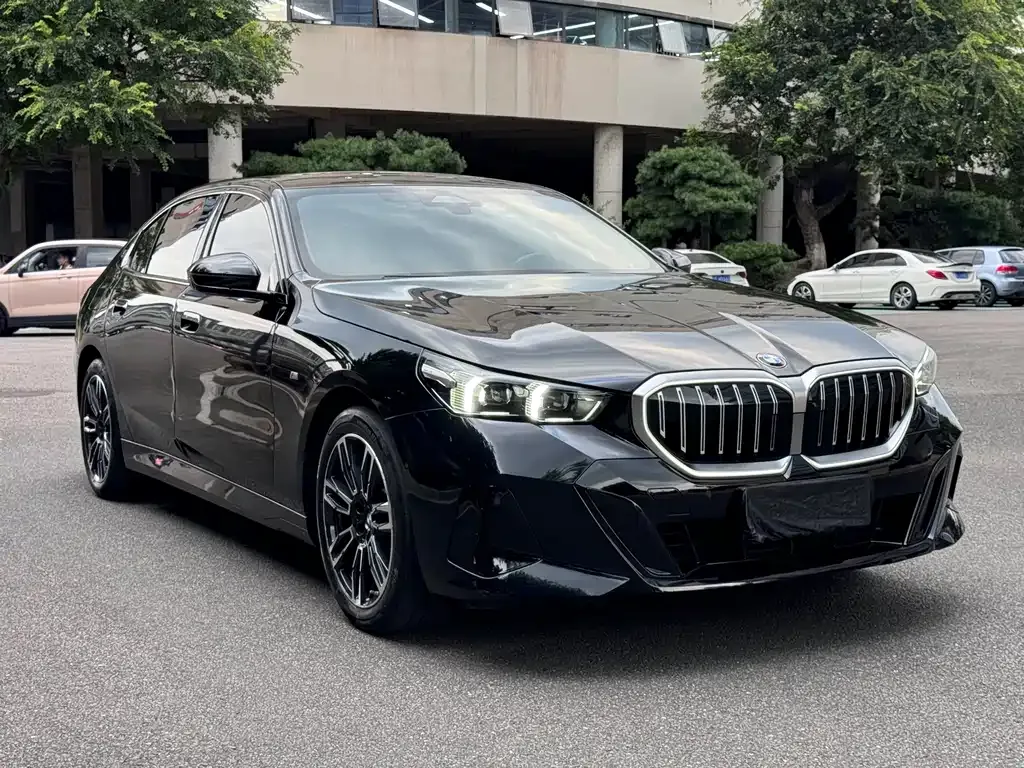 BMW 5 Series — фото 7