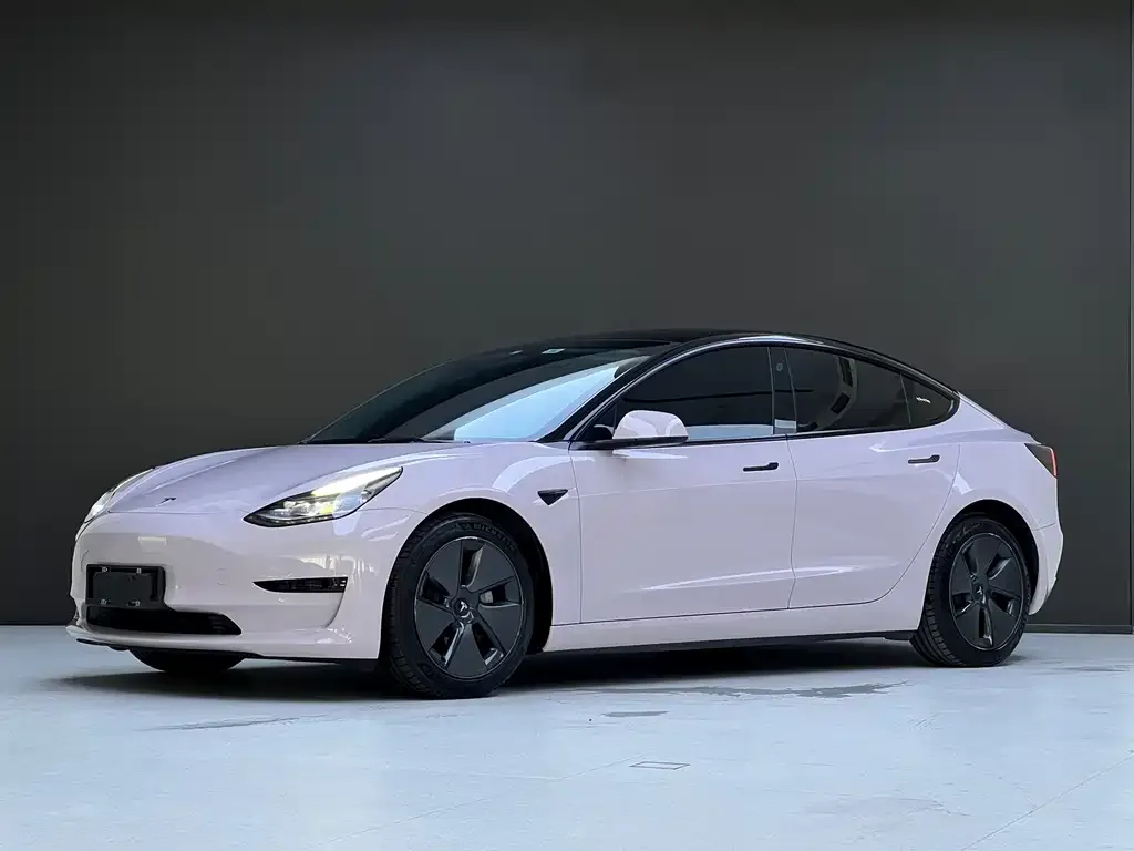 Tesla Model 3 — фото 1